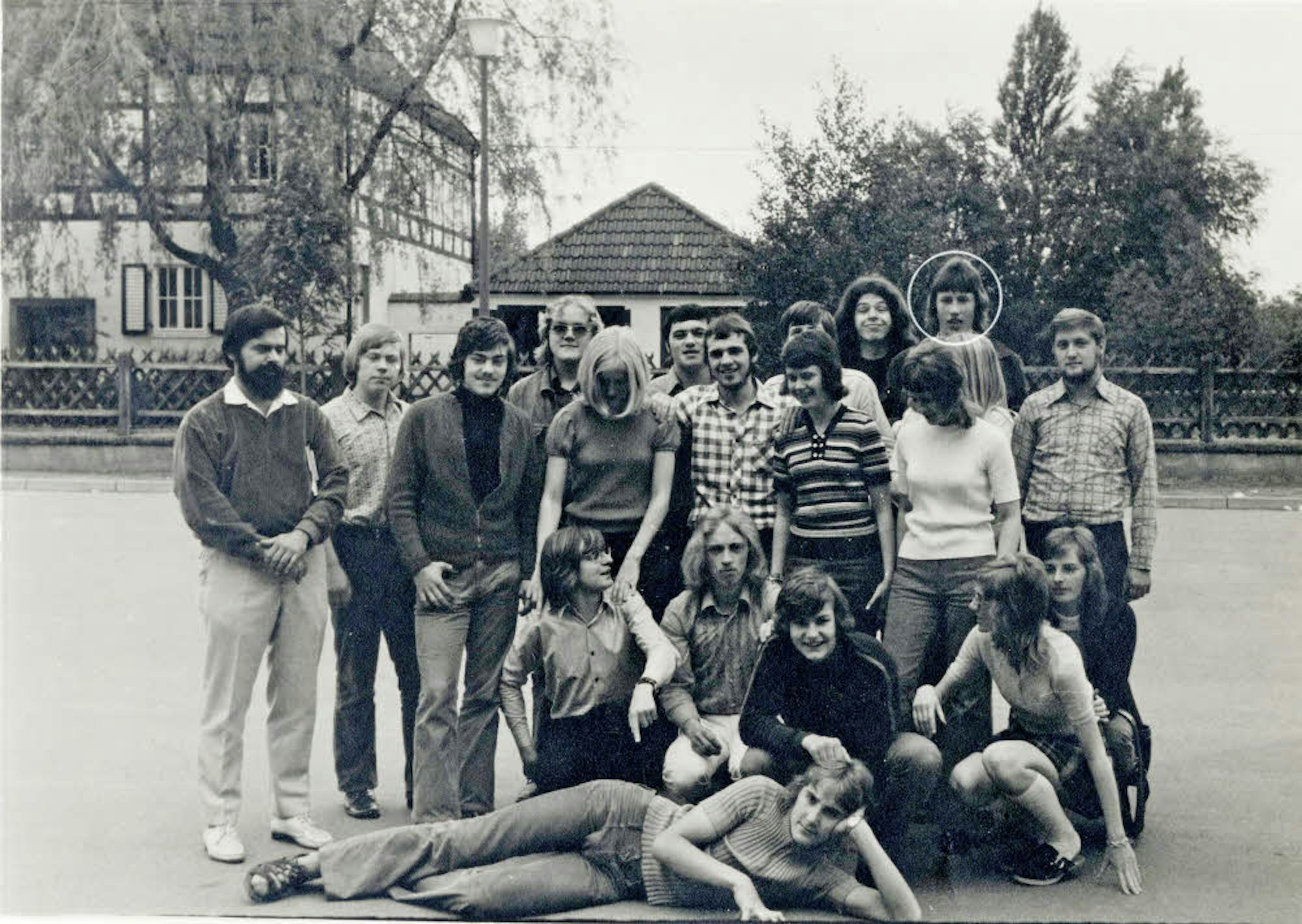 1972 auf dem Gymnasium in Rüthen: Merz hinten rechts (im Kreis)