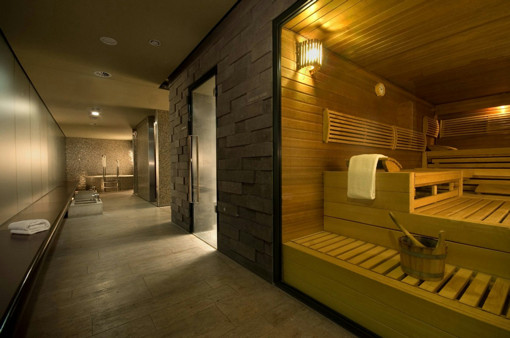 Das Vitarium im Radisson Blu Köln hat alles, was es für einen entspannten Sauna-Gang braucht.