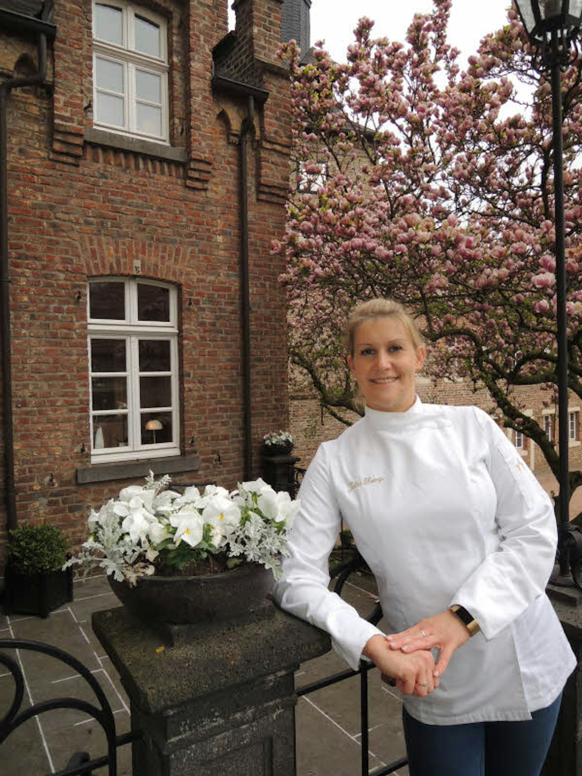 Julia Komp ist die jüngste Sterne-Köchin Deutschlands und Küchenchefin von Schloss Loersfeld.