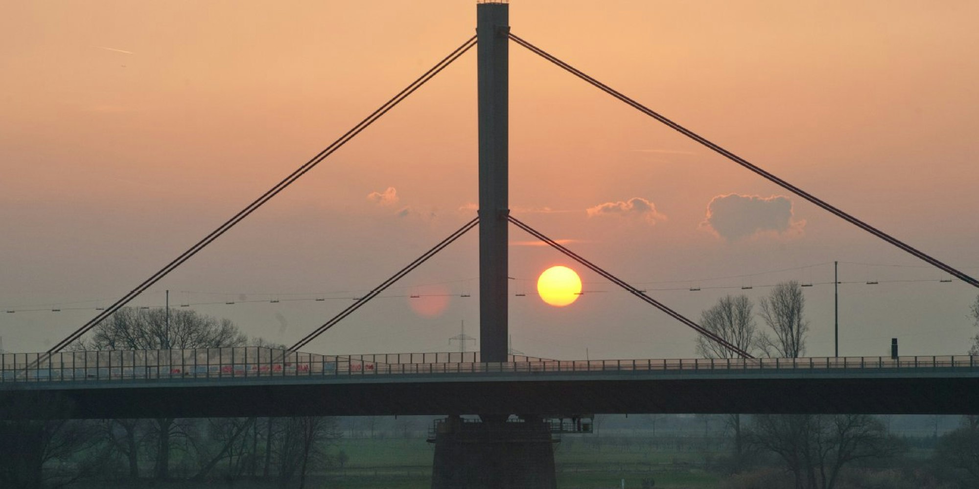 Die Leverkusener Brücke hat ihre besten Tage schon lange gesehen. Ein Neubau muss her.