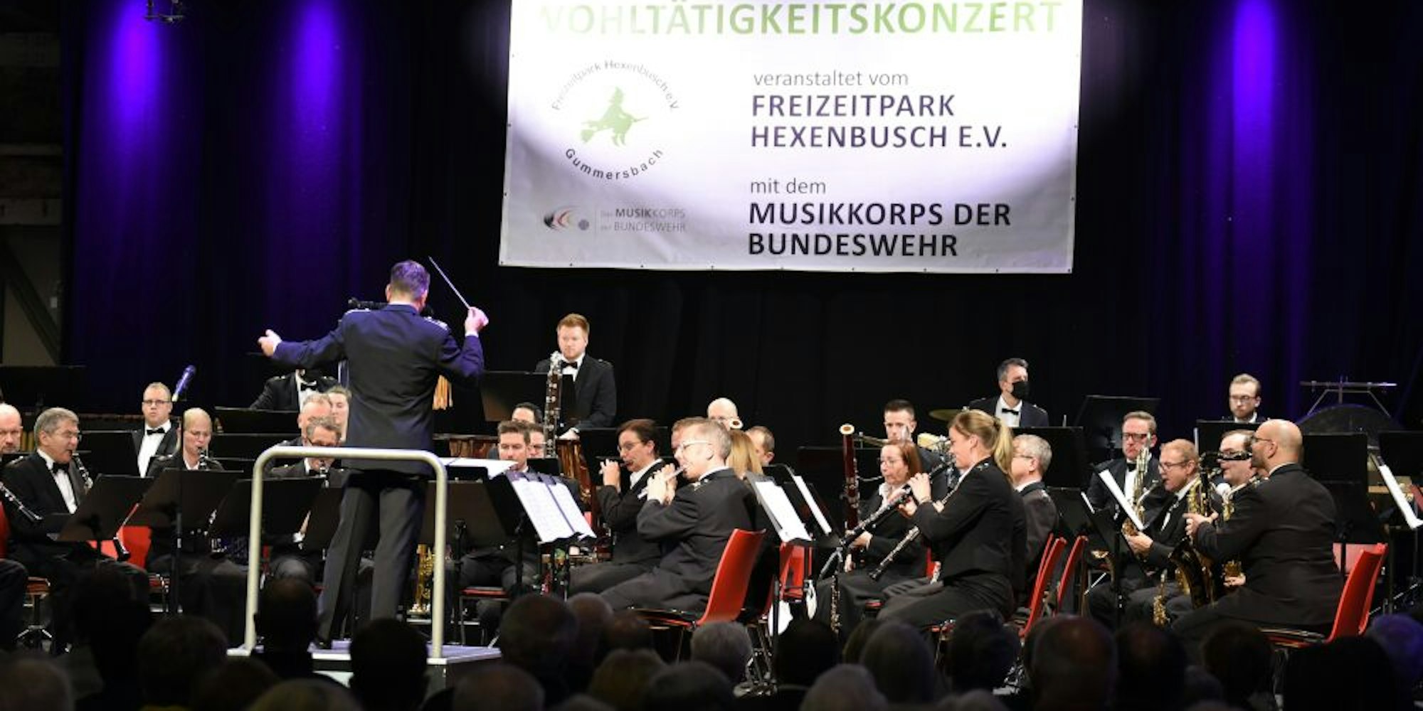 Mit Blasmusik auf höchstem Niveau begeisterte das Musikkorps auch in diesem Jahr das Gummersbacher Publikum.