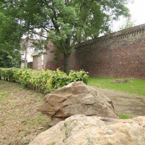 Die Bergheimer Stadtmauer soll mehr in den Blick gerückt werden, am Dienstag stellen drei Planungsbüros erste Entwürfe öffentlich vor.