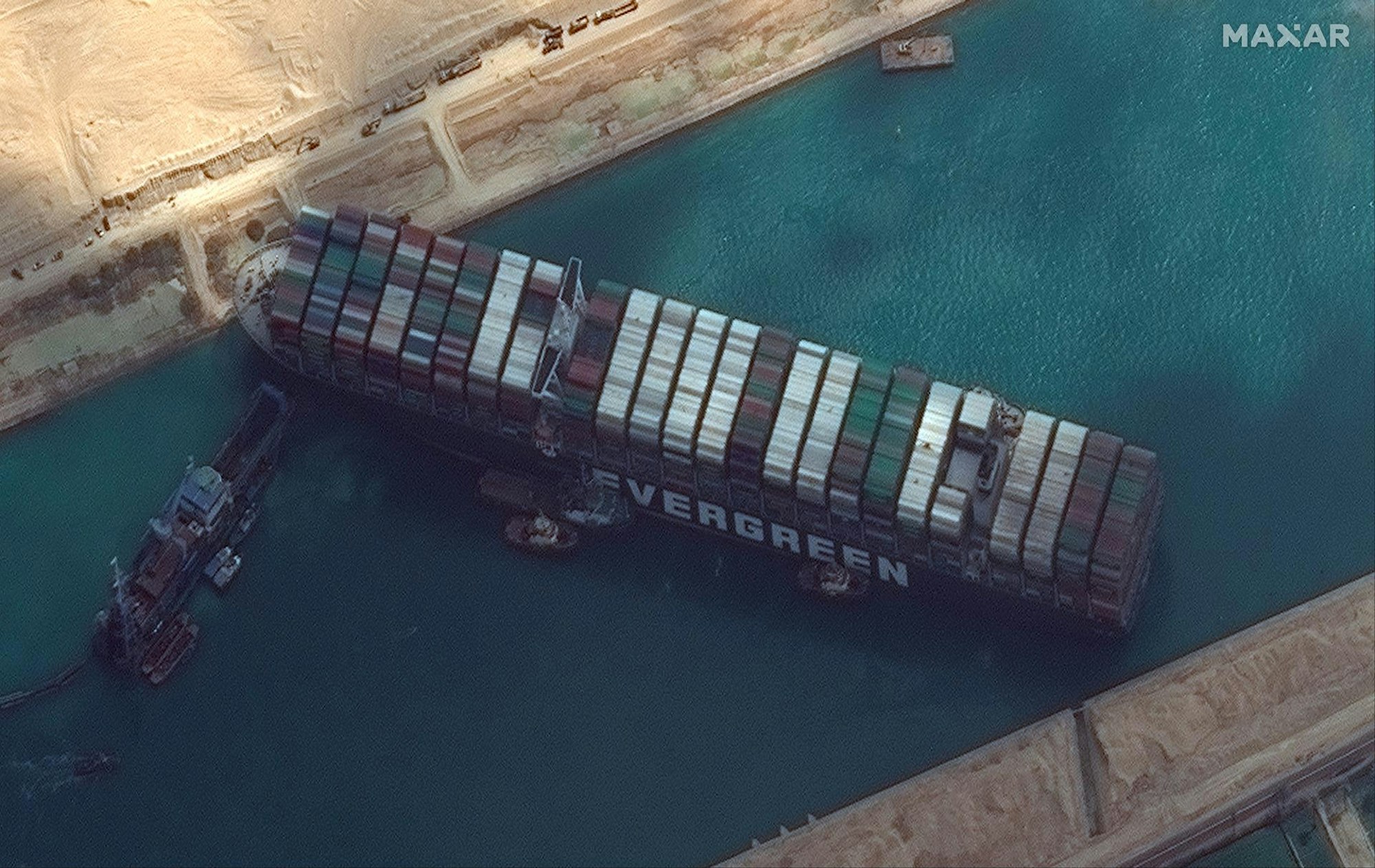 Suezkanal Schiff quer