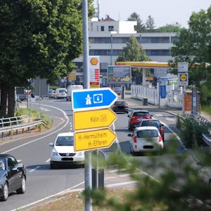 Noch rollt der Durchgangsverkehr über die Luxemburger Straße mitten durch Hermülheim. Das soll sich ändern.
