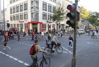 Die „Diagonalquere“ auf der Neusser Straße.
