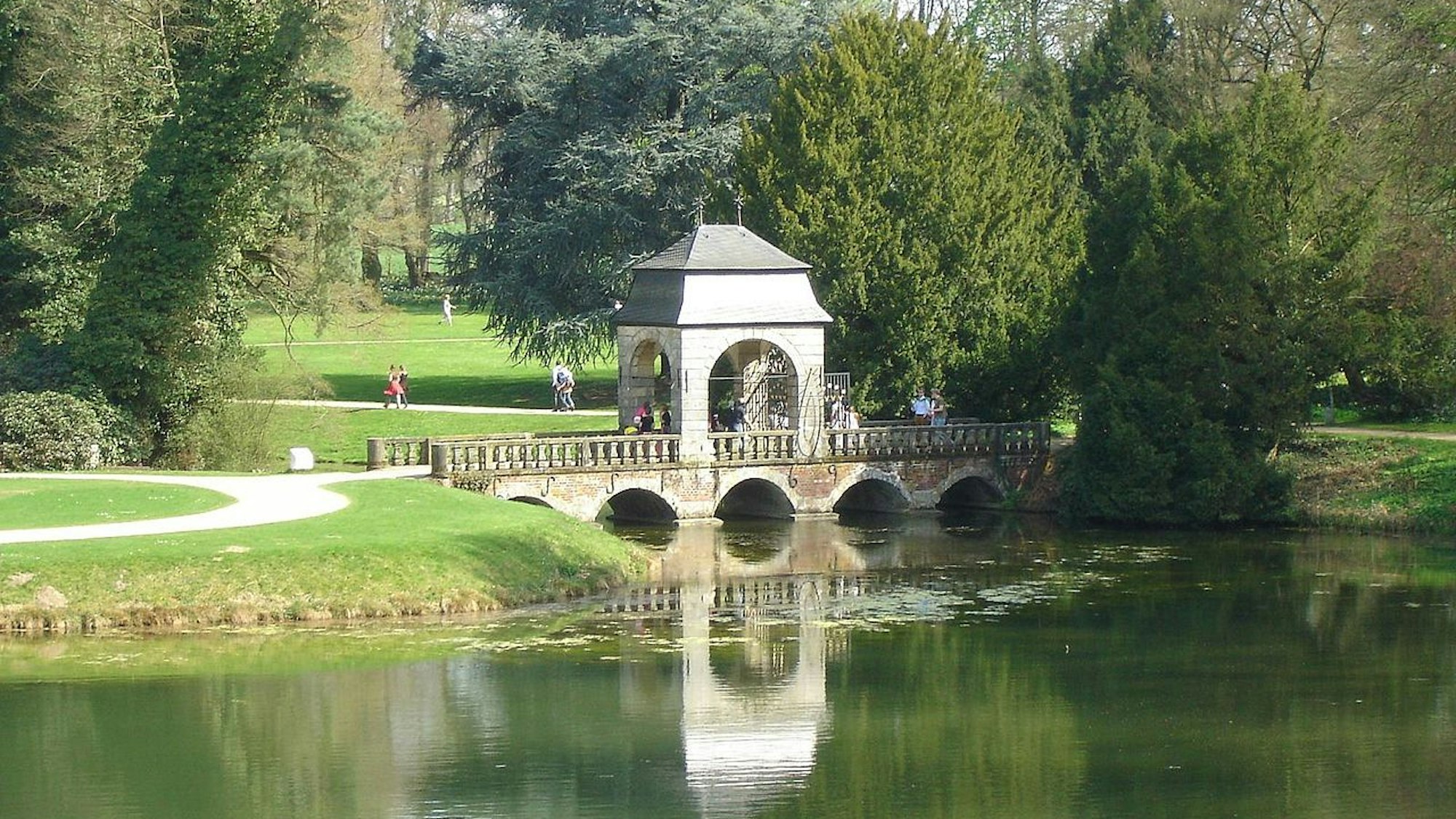 Schlosspark Dyck mit Brücke