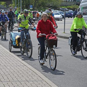 Von Marienheide nach Gummersbach fuhren mehr als 100 Teilnehmende bei der Fahrrad-Demo am Samstag, um ein Zeichen für sichere Radwege im Oberbergischen Kreis zu setzen.