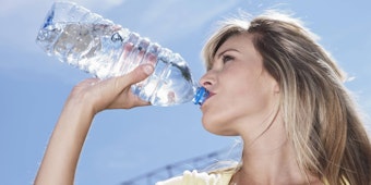 Bei Aufgaben, die hohe Konzentration erfordern, sollte man immer eine Flasche Wasser griffbereit haben.