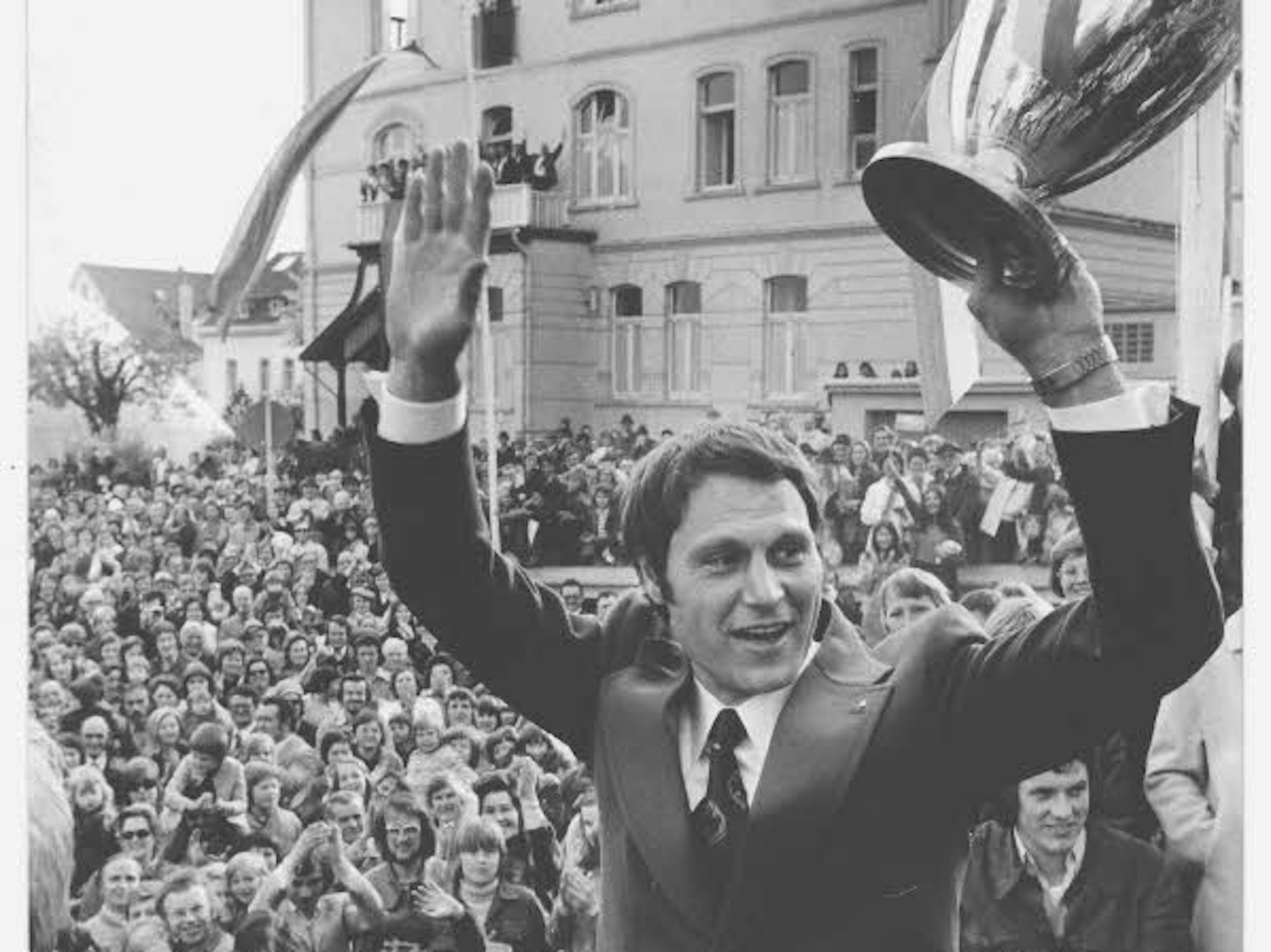 Gewinn des Europapokals der Landesmeister 1974 auf dem Bismarckplatz
