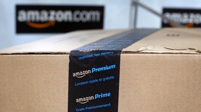 Eine Paket-Lieferung von Amazon.