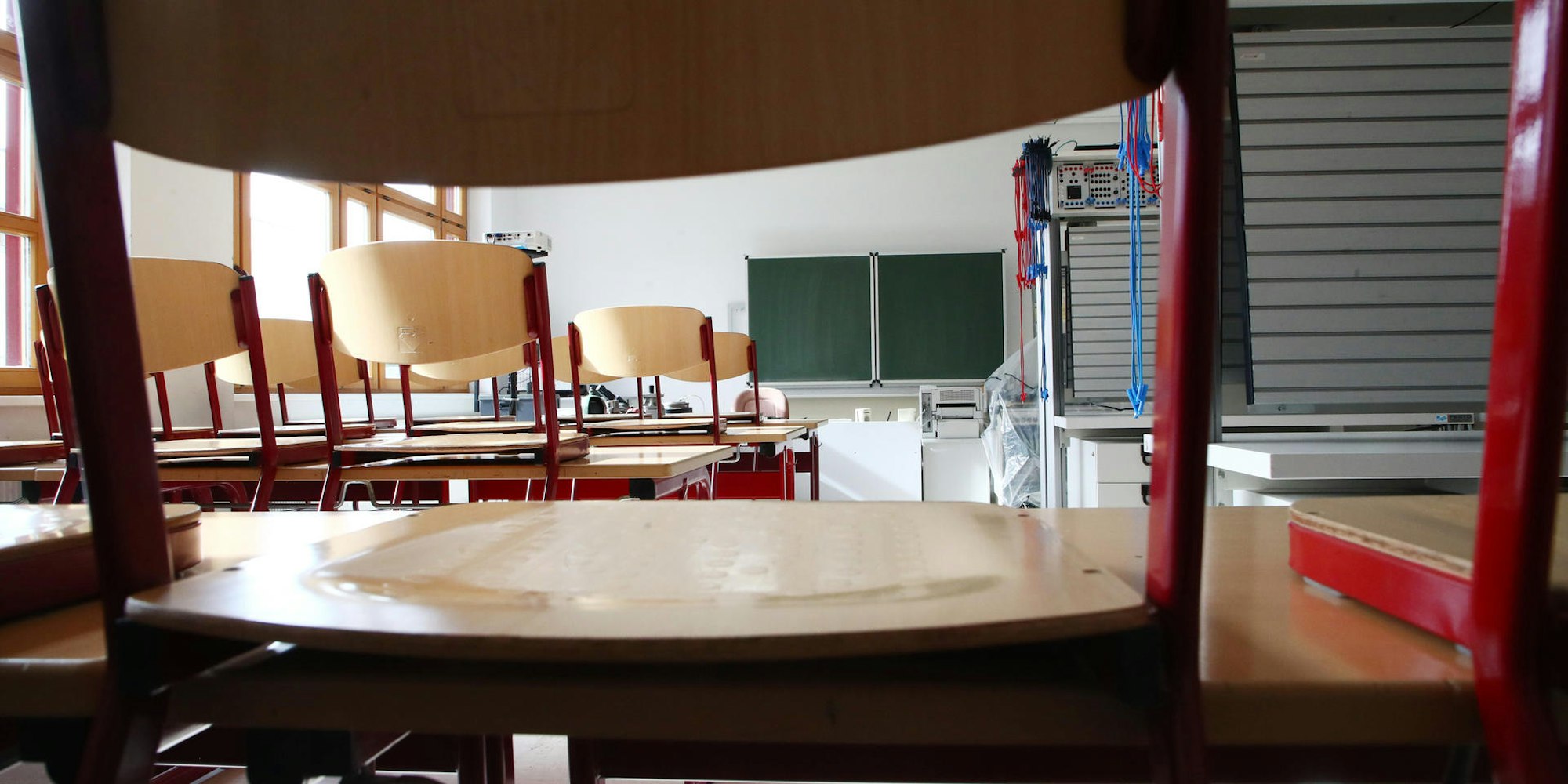 Die Klassenzimmer bleiben leer, auch in Oberbergs Grundschulen. 