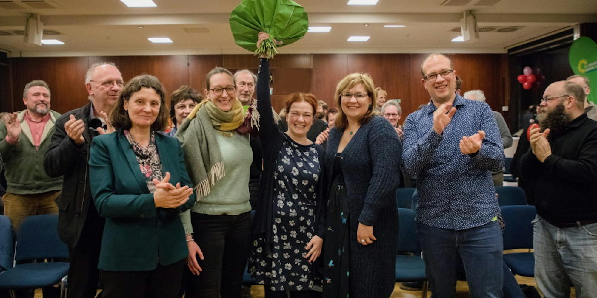 Die Bonner Grünen feierten ihre Kandidatin Katja Dörner (M.), mit der sie die Nummer 1 in der Bonner Kommunalpolitik werden wollen.