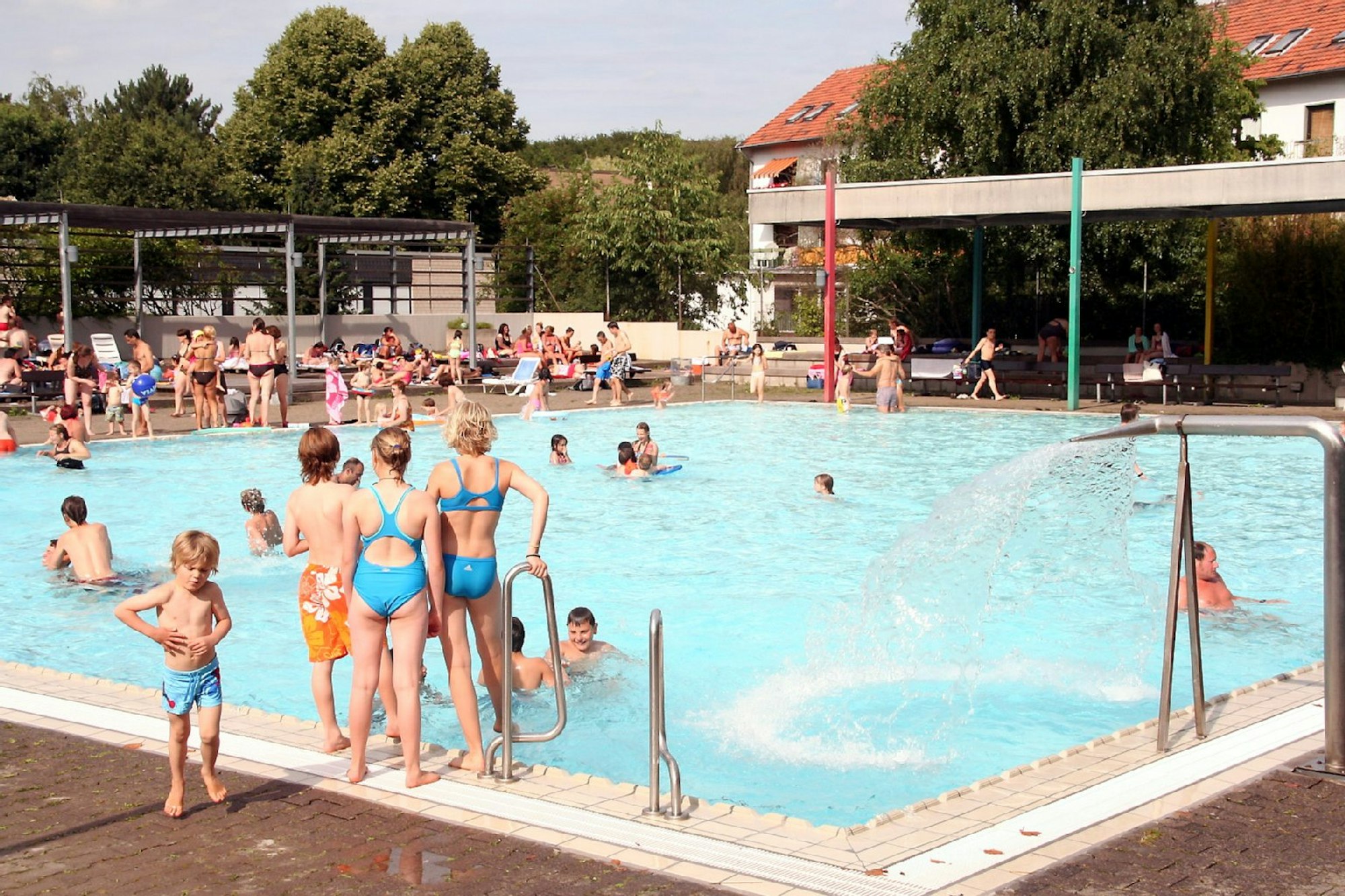 Das Zollstockbad befindet sich im Kölner Süden.