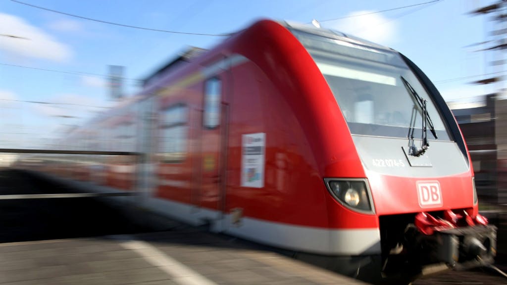 In den Regionalzügen des Verkehrsverbund Rhein-Ruhr (VRR) sind zum ersten Mal seit sechs Jahren weniger Straftaten begangen worden. (Symbolfoto)