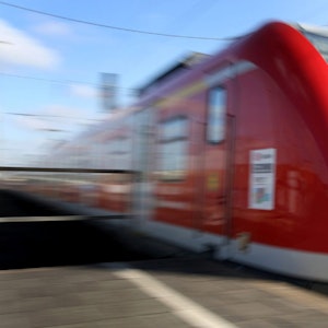 In den Regionalzügen des Verkehrsverbund Rhein-Ruhr (VRR) sind zum ersten Mal seit sechs Jahren weniger Straftaten begangen worden. (Symbolfoto)