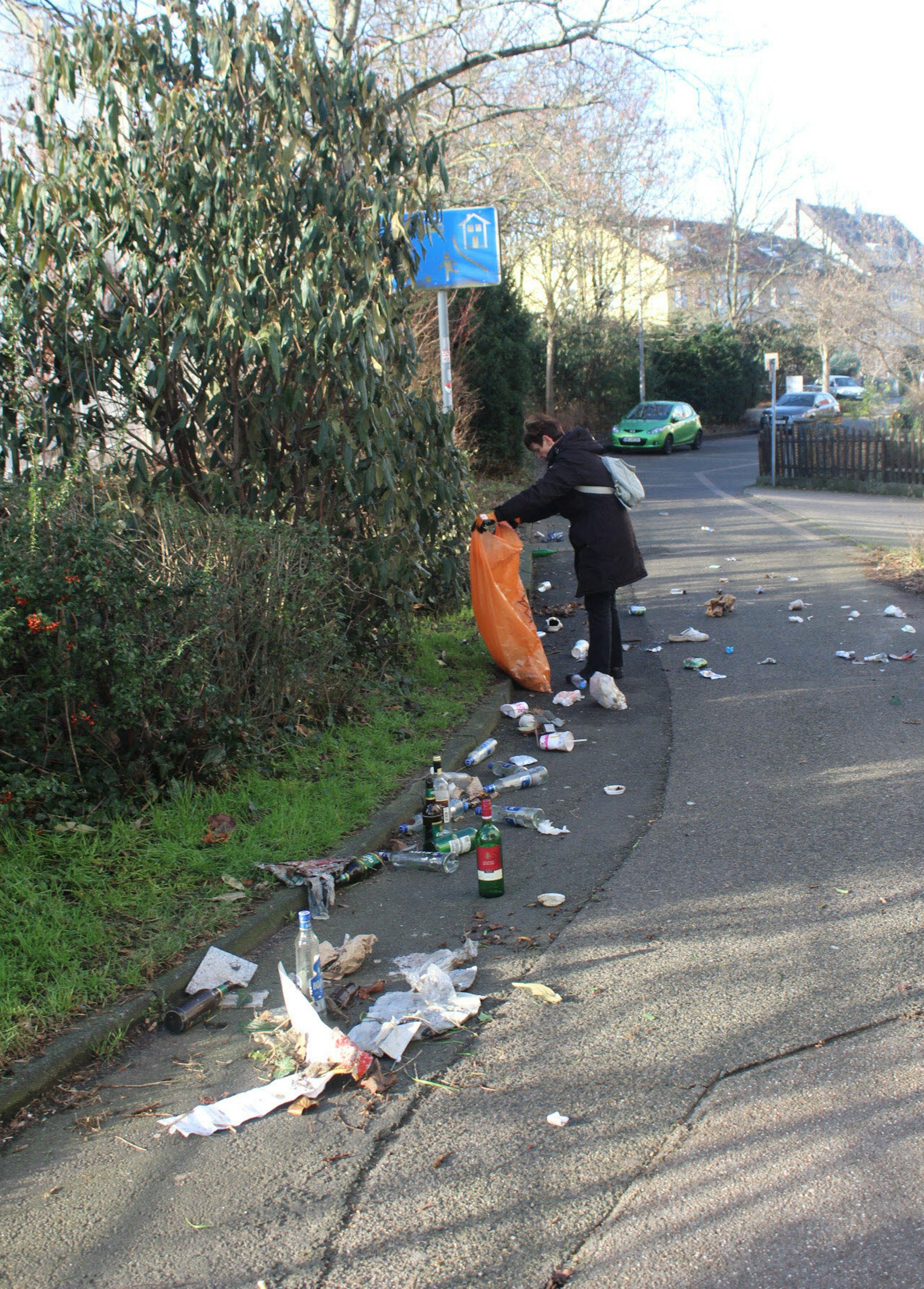 Entlang des Fuß- und Radwegs Merkenicher Straße lag besonders viel Abfall