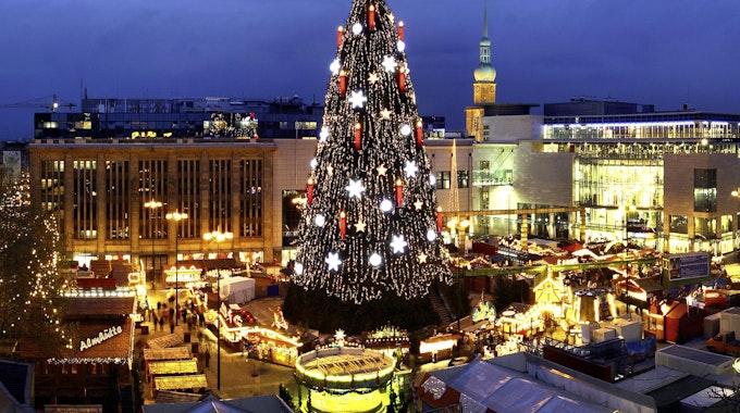 Weihnachtsbaum Dortmund aufgebaut
