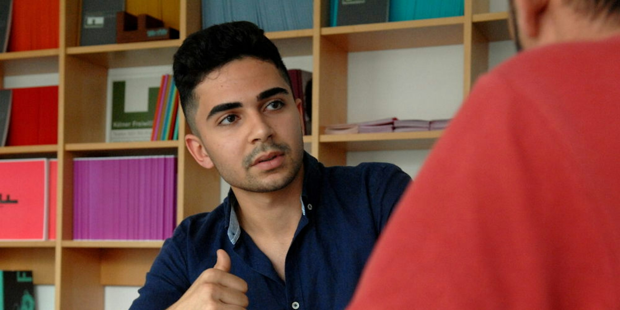 Rami floh aus Damaskus – Jetzt hilft er in Köln anderen Flüchtlingen unter anderem als Dolmetscher.