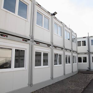 Die Unterkunft für Flüchtlinge in Lückerath besteht aus drei zweigeschossigen Container-Einheiten.