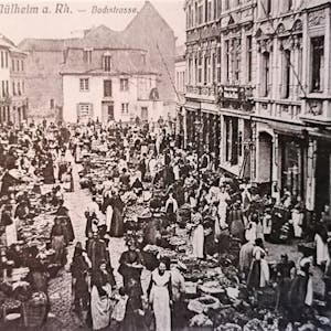 Früher fand auf der Bachstraße der quirlige Wochenmarkt statt.