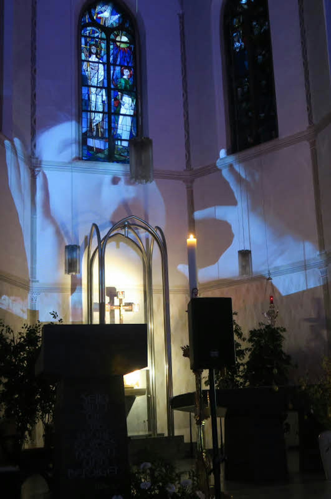 Mit Projektionen wurden die Besucher von St. Joseph in eine besinnliche Stimmung versetzt.
