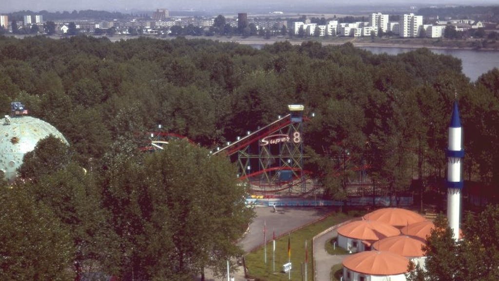 Blick aus der Luft auf den alten Kölner Freizeitpark Tivoli.