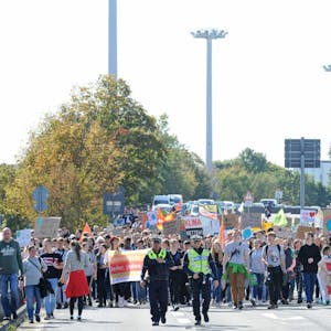 Die Demonstranten marschierten rund anderthalb Stunden durch Leverkusen.