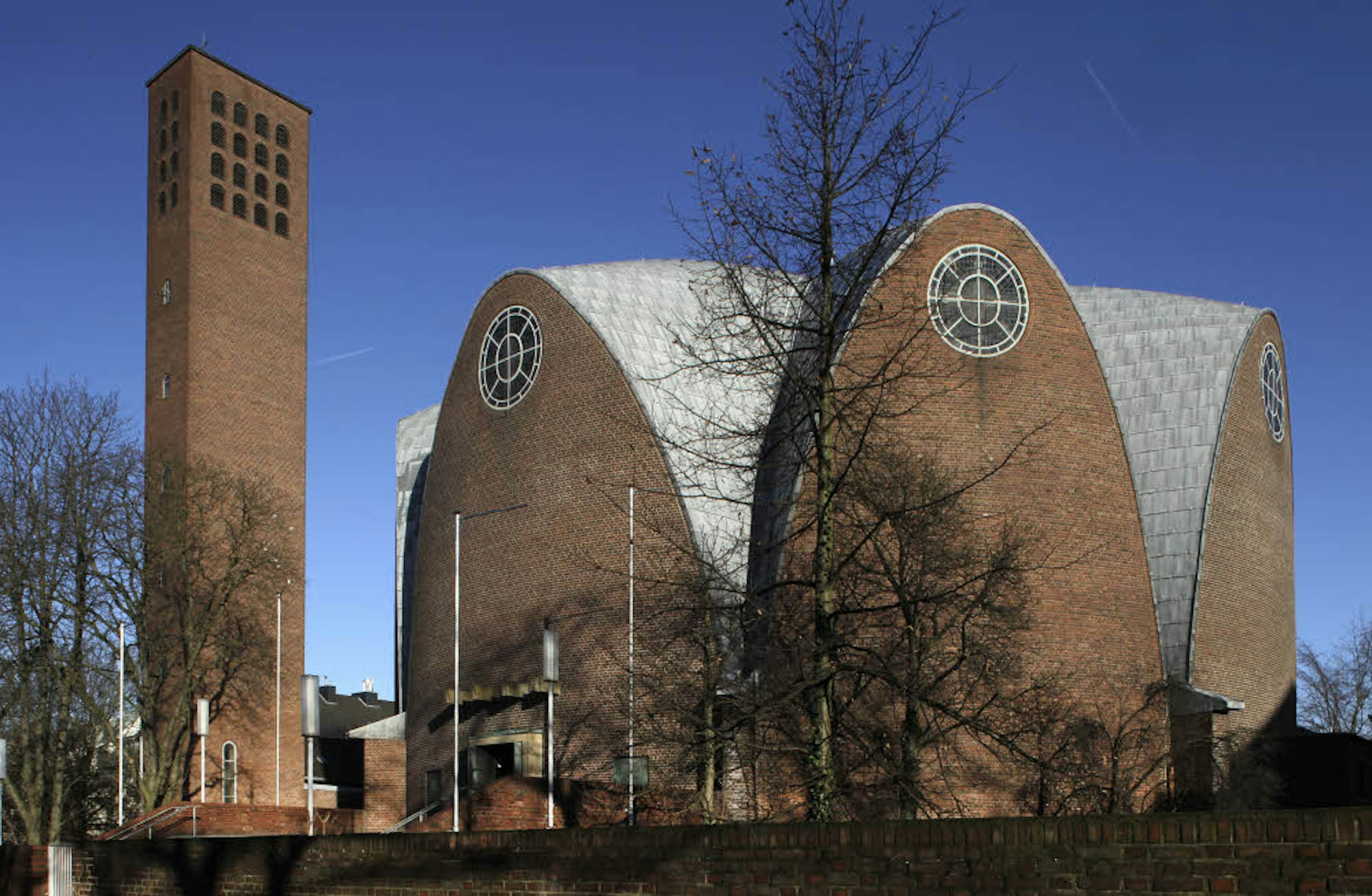 Die katholische Pfarrkirche St. Engelbert