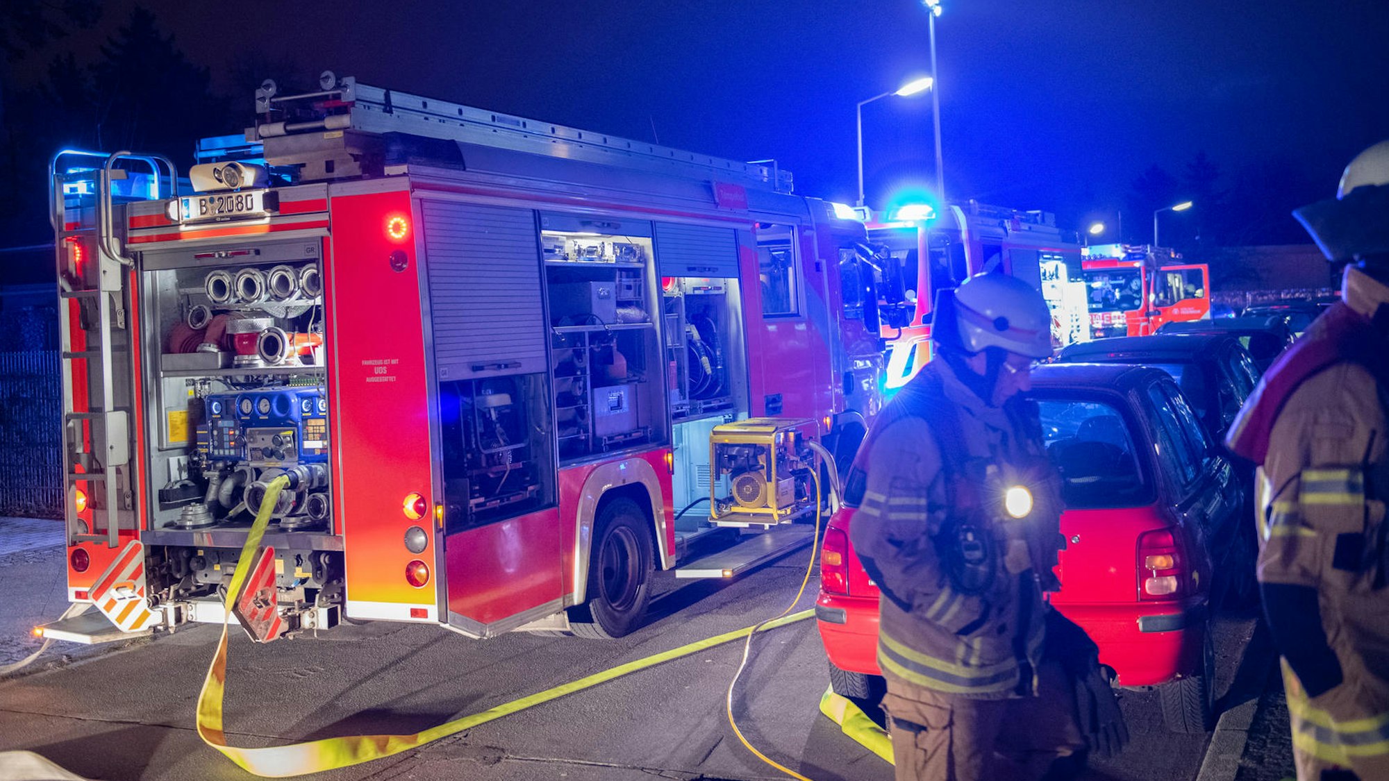 Die Feuerwehr hatte es bei einem Brand mit einem betrunkenen Vater zu tun. Symbolbild zu einem Einsatz der Feuerwehr von 2022 in Mühlhausen.