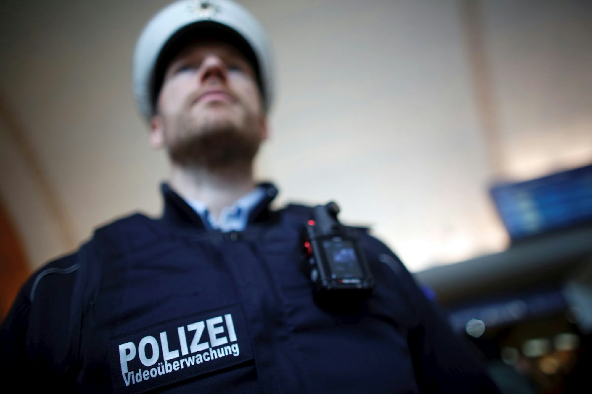 Die Polizei testet jetzt sogenannte „Bodycams“ am Kölner Hauptbahnhof.