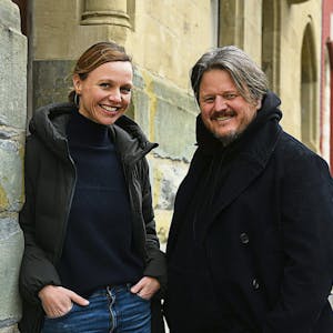 Nadja Becker und Lutz Heineking jr. in Nippes, dem Viertel, in dem ihre Serie spielt.