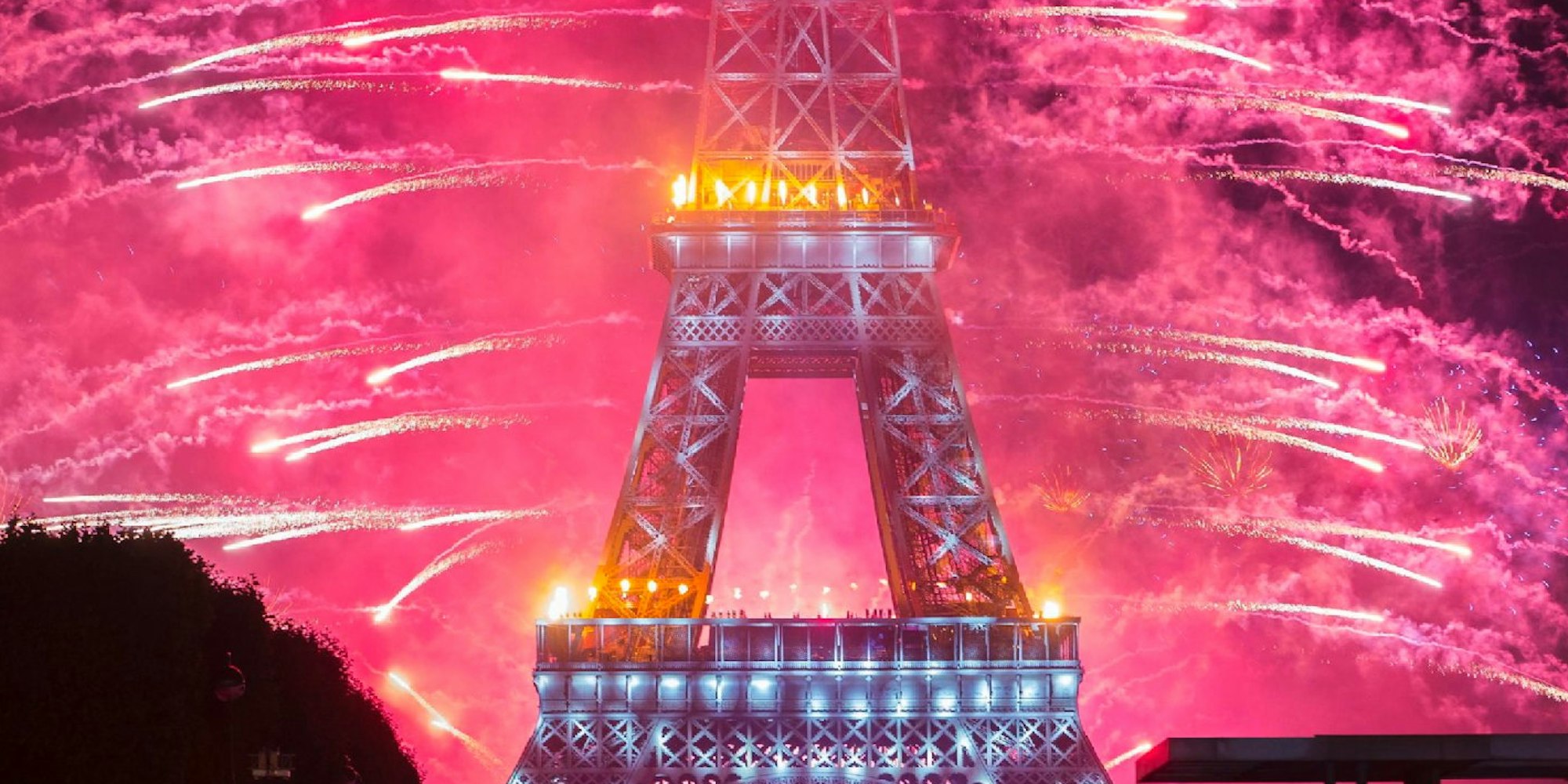 Nachtfotos vom Eiffelturm können teuer werden: In manchen Fällen verlangen Urheber für die Verbreitung von Fotos öffentlicher Bauwerke Geld.