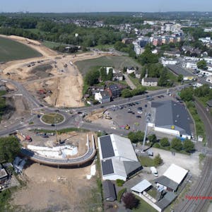 Weit vorangeschritten ist der Ausbau am Fachmarktzentrum an der Bonnstraße. Das Luftbild entstand Ende Mai.