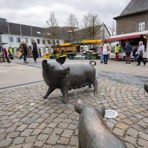 Auf dem Milly-la-Forêt-Platz am Morsbacher Rathaus hatte der Wochenmarkt im März einen gelungen Auftakt erlebt.