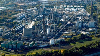Shell-Raffinerie in Köln-Godorf von oben.