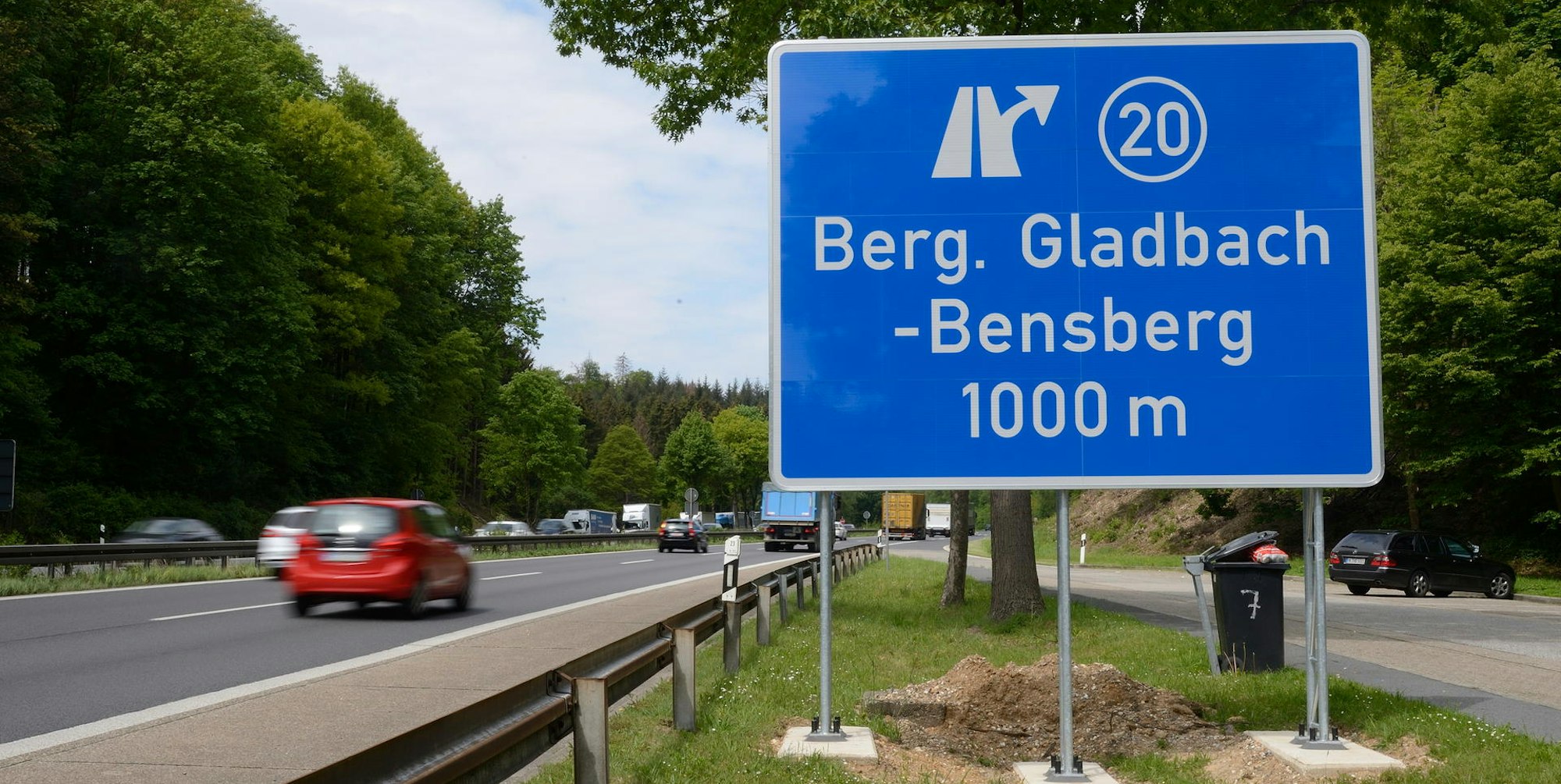 Die frühere Ausfahrt „Moitzfeld“ heißt jetzt „Berg. Gladbach-Bensberg“. Und auch sonst hat sich auf den Schildern an der A4 entlang der Kreisstadt in den vergangenen Tagen einiges verändert.