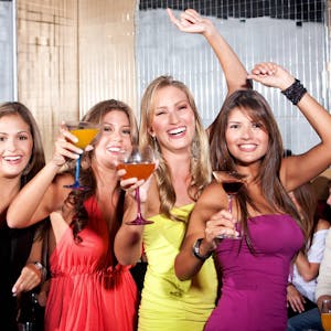 Mädels feiern im Club