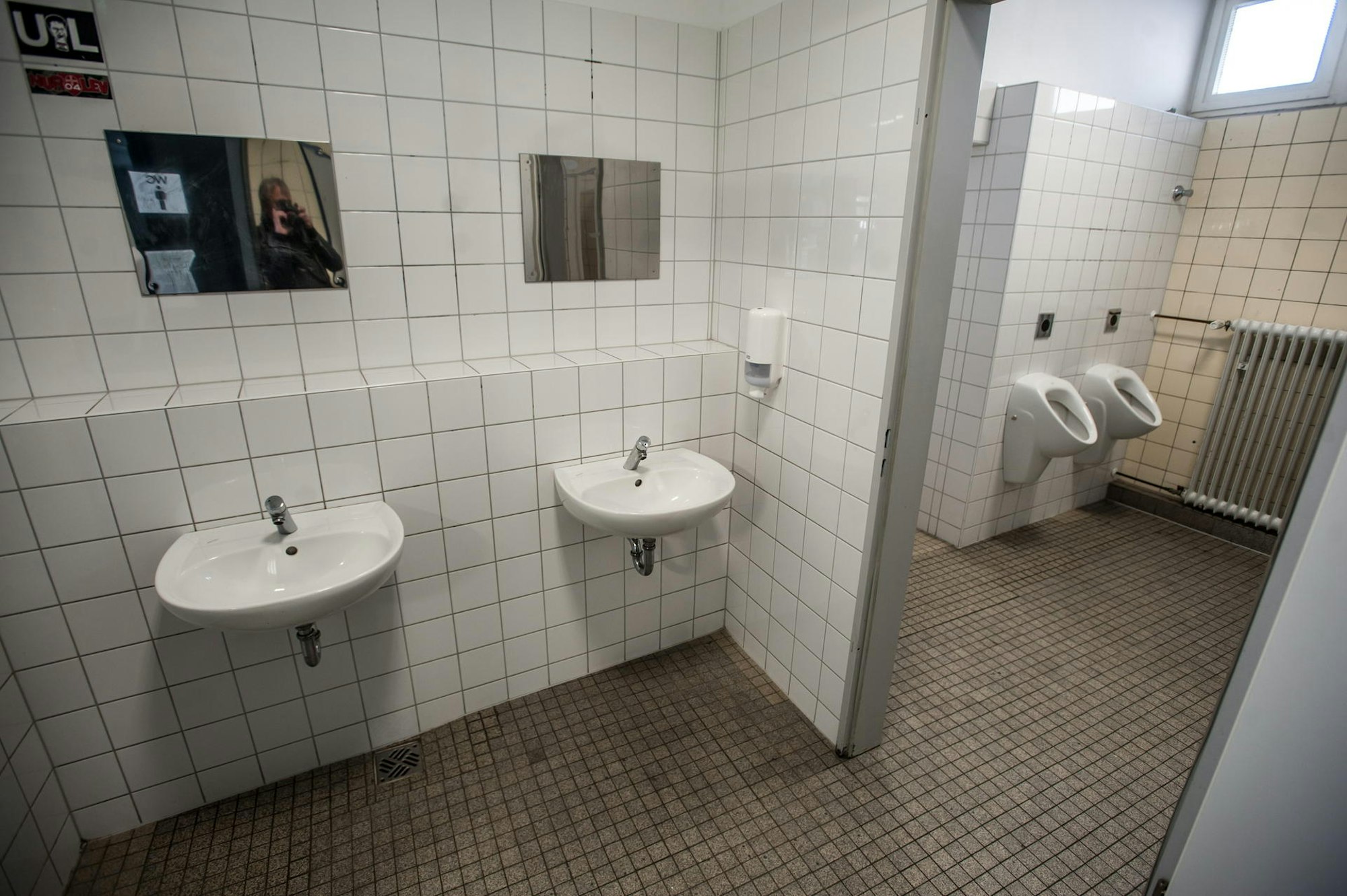Die Waschbecken in Leverkusener Schulen, hier im Landrat-Lucas-Gymnasium, werden nach der Öffnung wichtiger sein denn je.