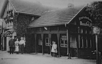 Eine Ansicht des Bahnhofs aus dem Jahr 1910 ist auf diesem Foto zu sehen.
