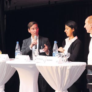 Im Siegburger Stadtmuseum trafen Moderatorin Nora Abu-Oun, Sebastian Hartmann, Sara Zorlu, Professor Dr. Hilmar Schneider und Michael Korsmeier (v. l.) aufeinander.
