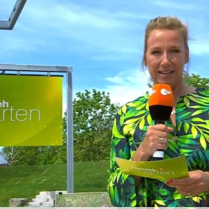 Andrea Kiewel moderiert den ZDF-Fernsehgarten am 9. Mai 2021.